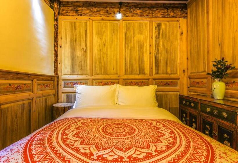 Deluxe Room, The Blue Mountains On The Moon