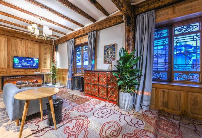 Deluxe Room, The Blue Mountains On The Moon