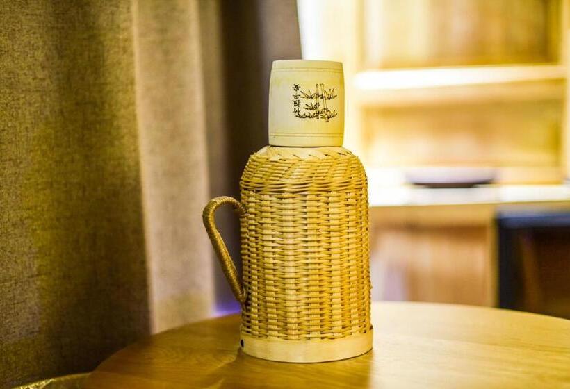 Deluxe Suite King Bed, The Blue Mountains On The Moon