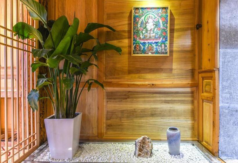 Deluxe Suite King Bed, The Blue Mountains On The Moon