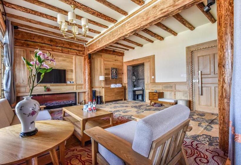 Deluxe Suite King Bed, The Blue Mountains On The Moon