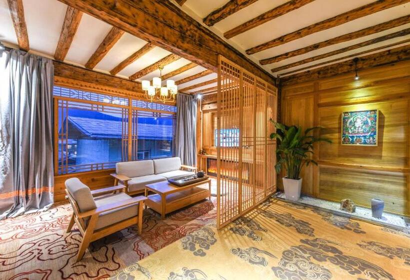 Deluxe Suite King Bed, The Blue Mountains On The Moon