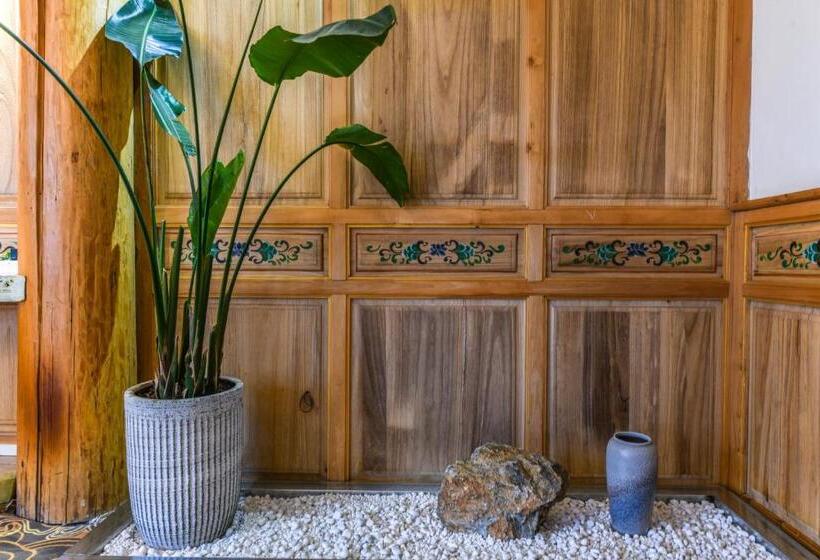 Family Room Garden View, The Blue Mountains On The Moon