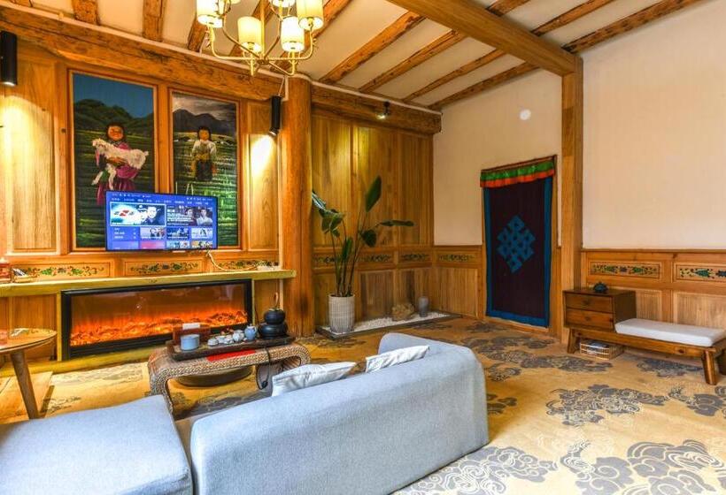 Family Room Garden View, The Blue Mountains On The Moon