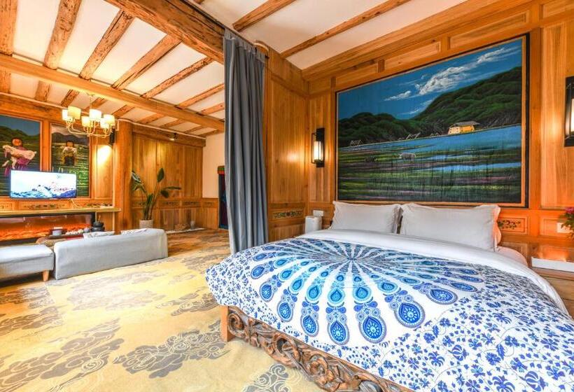 Family Room Garden View, The Blue Mountains On The Moon