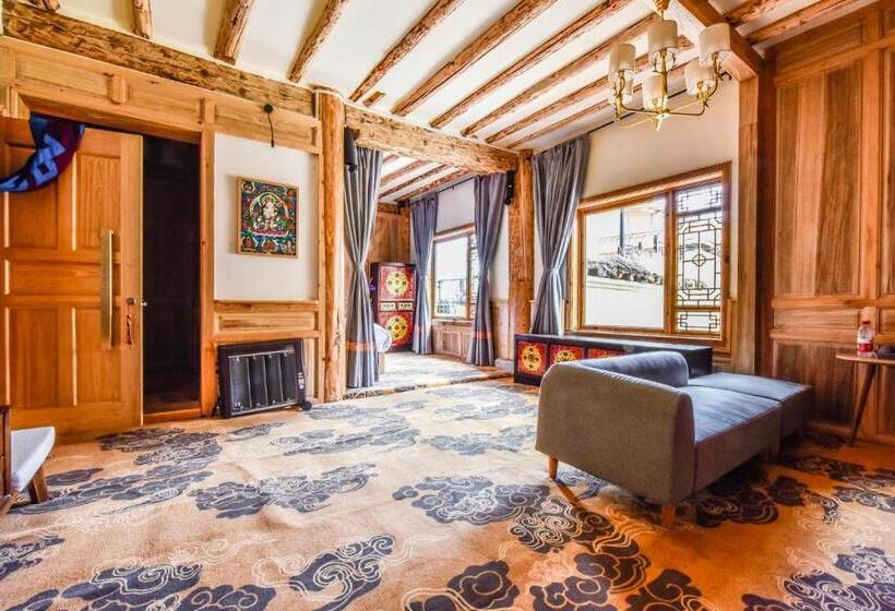 Family Room Garden View, The Blue Mountains On The Moon