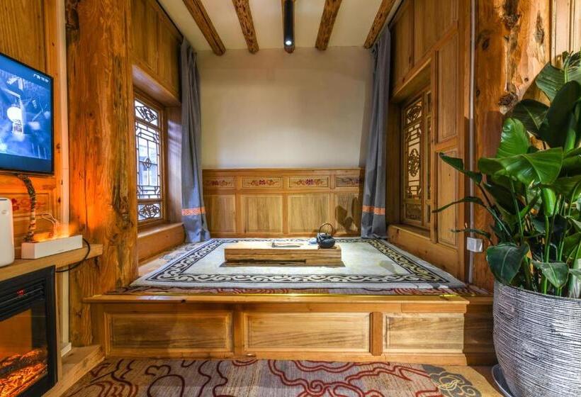 Superior Room King Size Bed, The Blue Mountains On The Moon