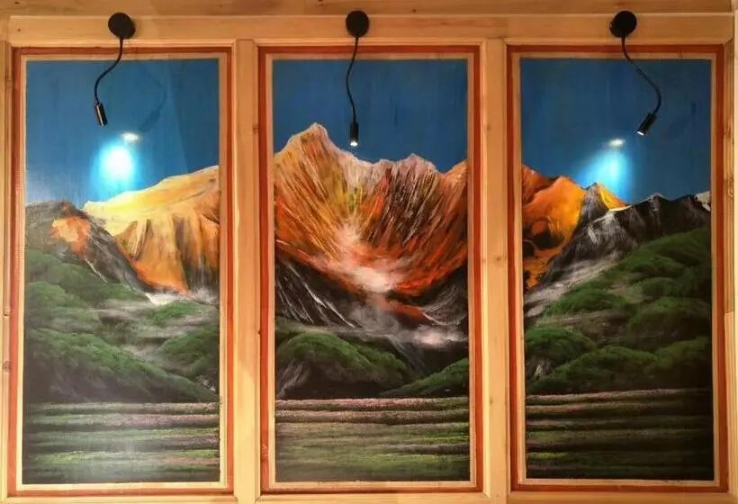 スーペリアールーム, The Blue Mountains On The Moon