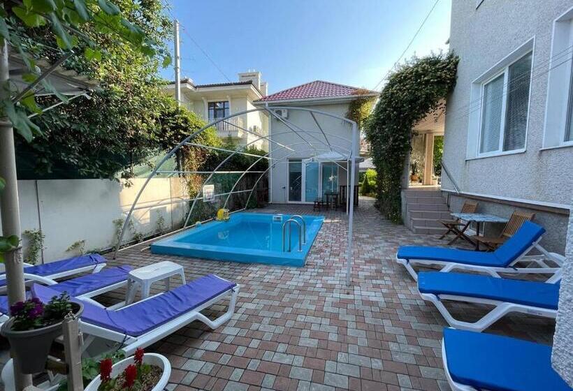 استودیوی استاندارد, Guest House Vadlen