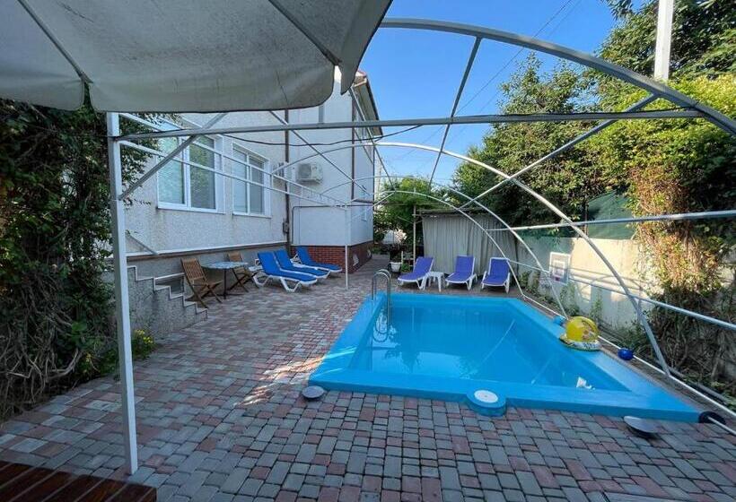 استودیوی استاندارد, Guest House Vadlen