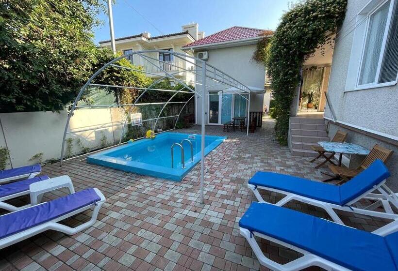 استودیوی استاندارد, Guest House Vadlen