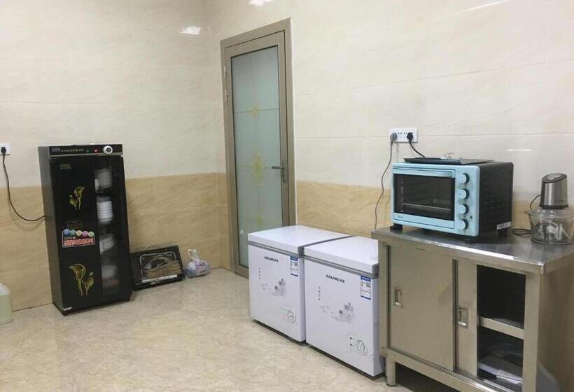 Студия Стандарт, Huakun Chain Tourist Guest House