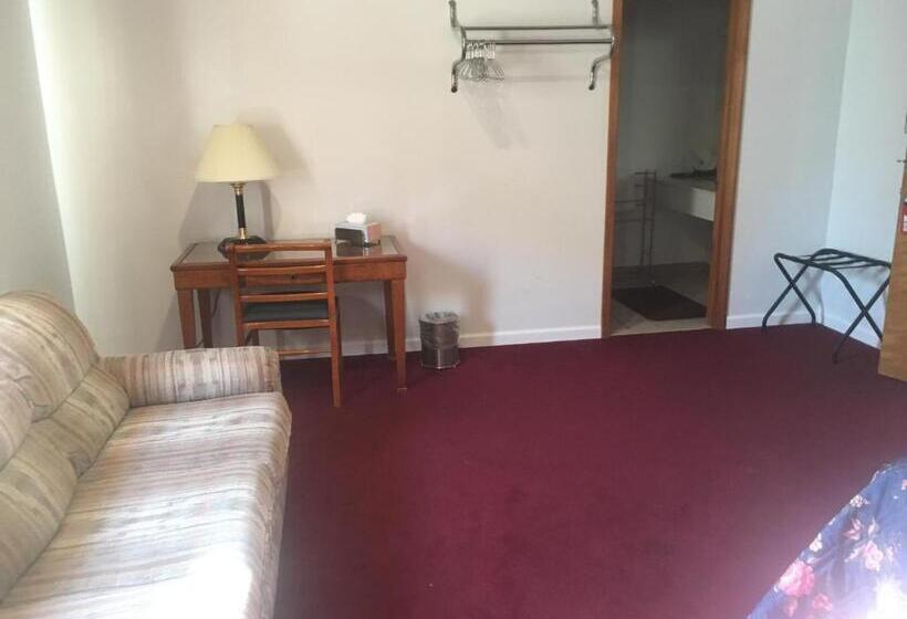 デラックススイート, Villager Motel & Glen Manor Estate