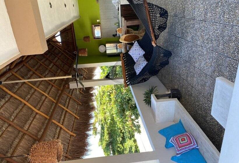 Chambre Familiale, Bahia Tolok