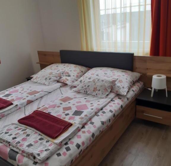 דירת חדר, M47 Vendégház Airport