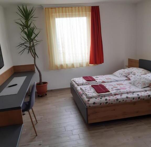 דירת חדר, M47 Vendégház Airport