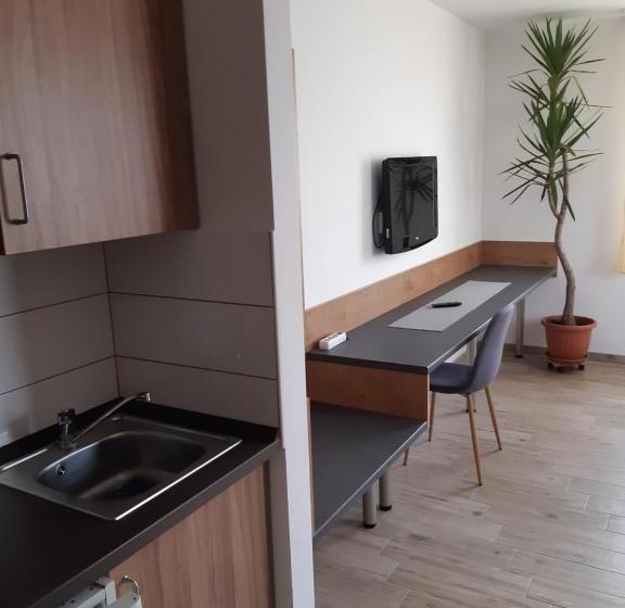 דירת חדר, M47 Vendégház Airport