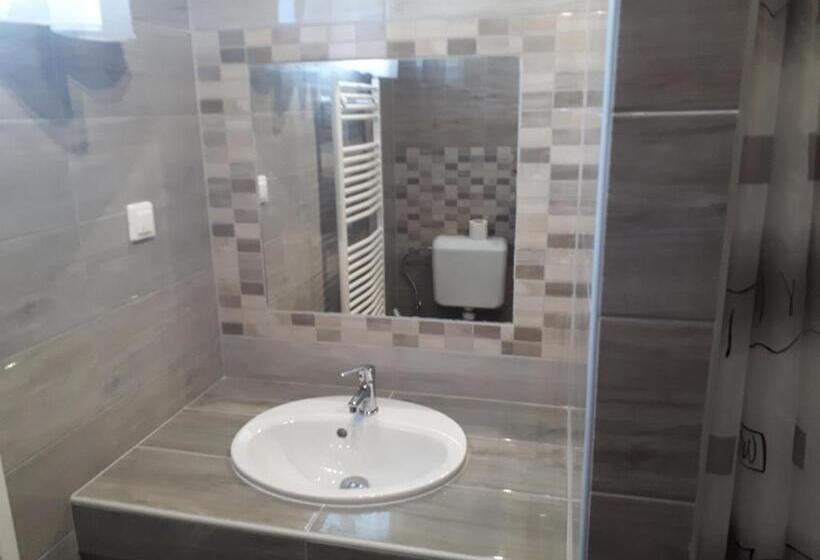 דירת חדר, M47 Vendégház Airport