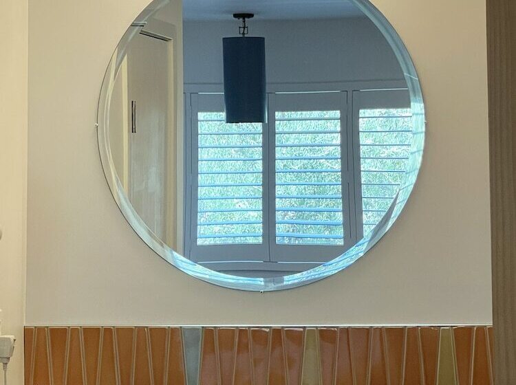 غرفة ديلوكس, The Astro