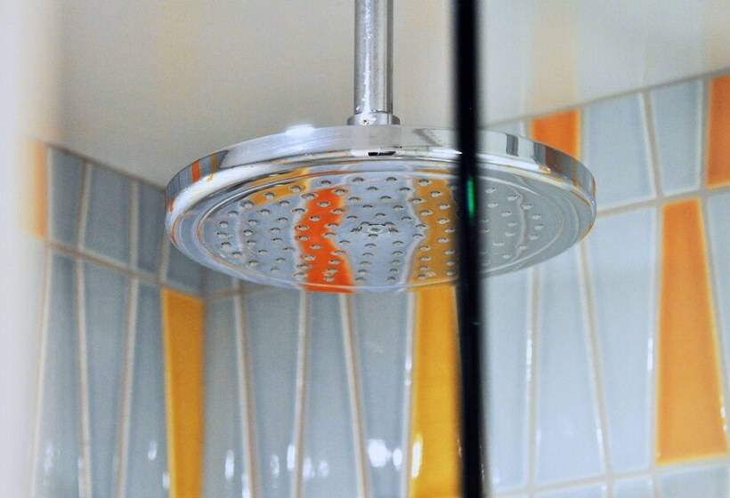 غرفة ديلوكس, The Astro