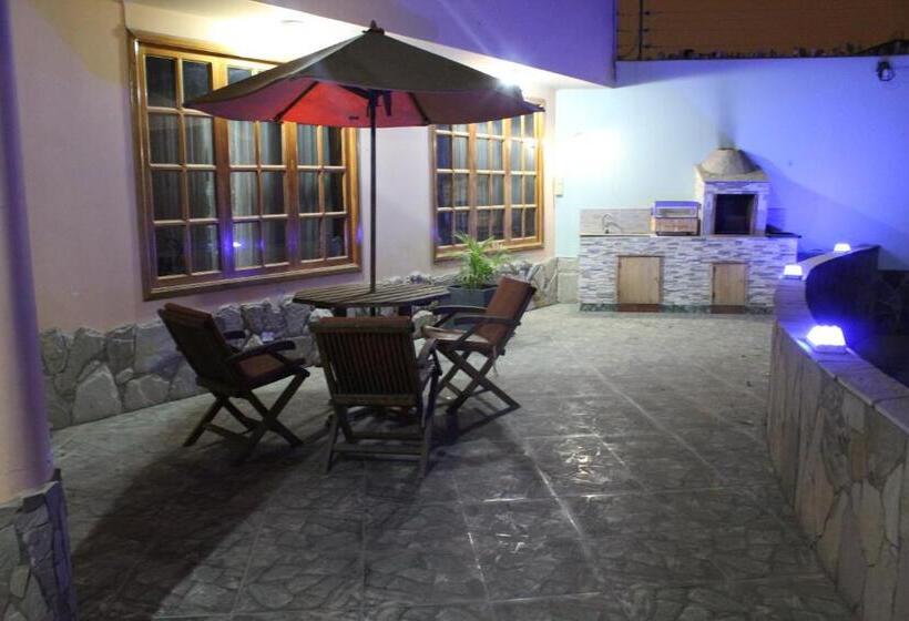 דירת חדר נוף לגינה, The House