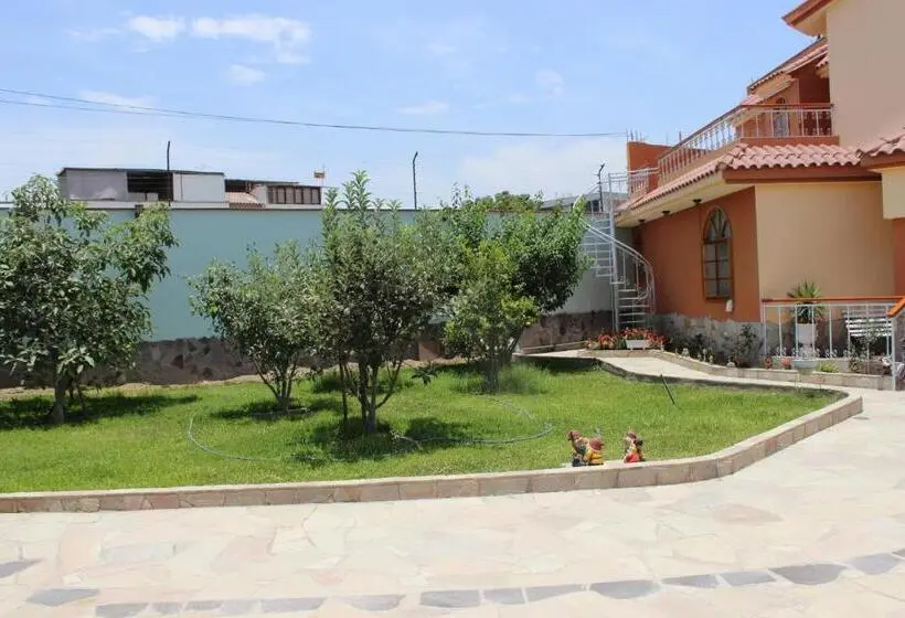 آپارتمان 1 خوابه با چشم‌انداز باغ, The House