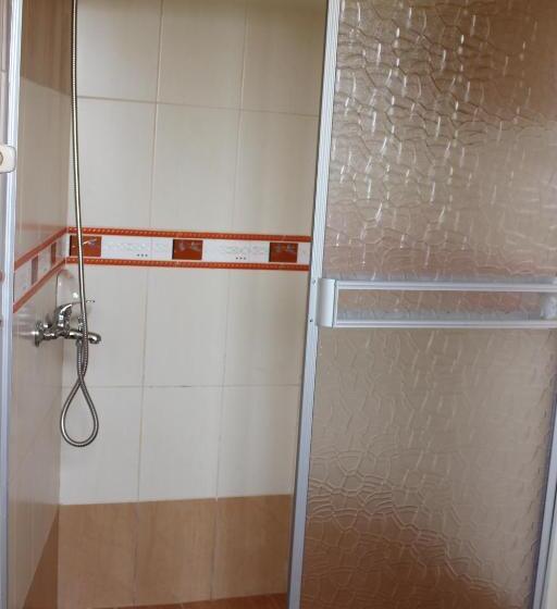 דירת חדר נוף לגינה, The House