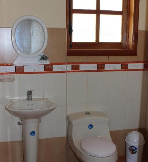 דירת חדר נוף לגינה, The House