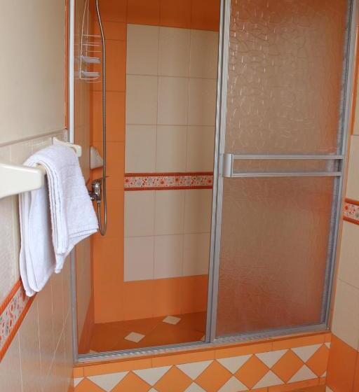 חדר דחוקס עם מיטת קינג, The House