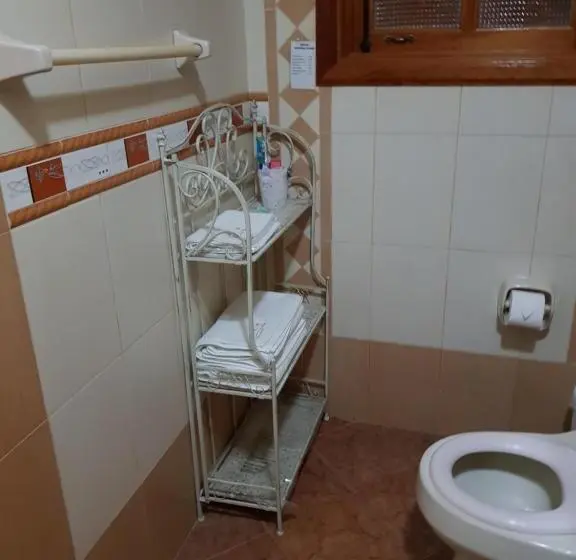 اتاق استاندارد با تخت بزرگ, The House