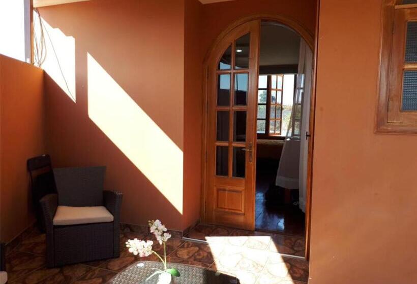 חדר סטנדרט, The House