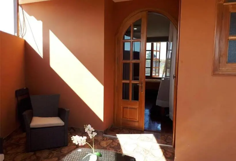 اتاق استاندارد, The House
