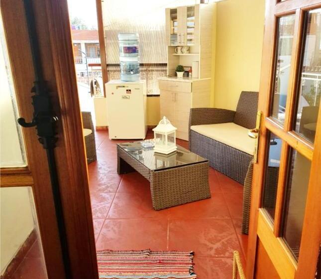 חדר סטנדרט, The House