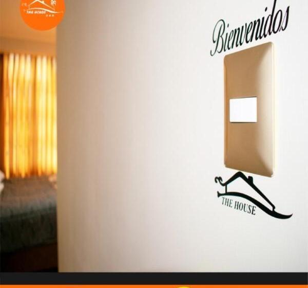 חדר סטנדרט, The House