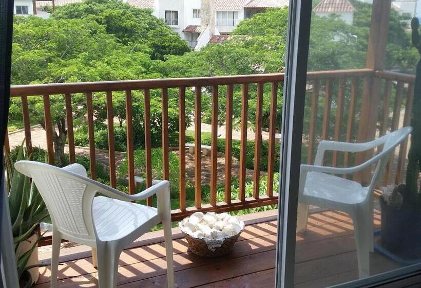 آپارتمان 1 خوابه, Titty S Paradise