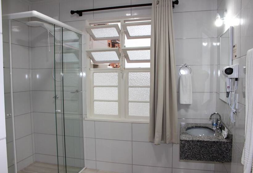 غرفة ديلوكس رباعية, Pousada Casarao Schmidt