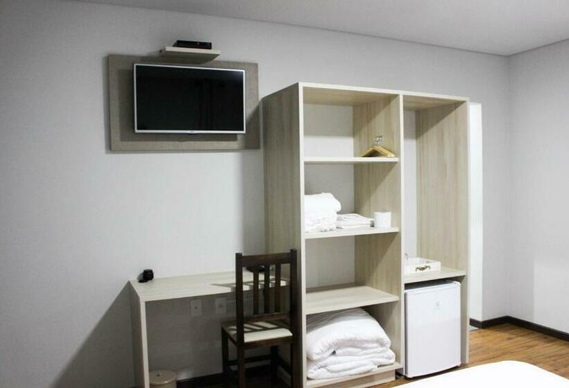 غرفة ديلوكس ثلاثية, Pousada Casarao Schmidt