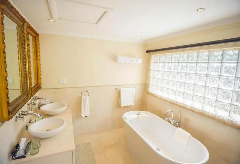 سوییت اجرایی, Mac Atini Guest House