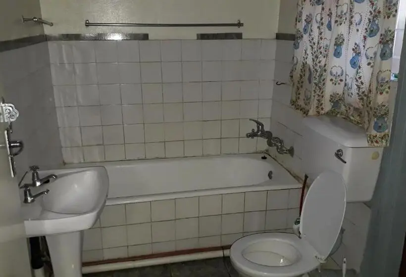 Economy Yhden Hengen Huone, Paljas Backpackers