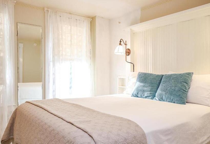 Номер Стандарт, The Charlotte Hotel & Restaurant