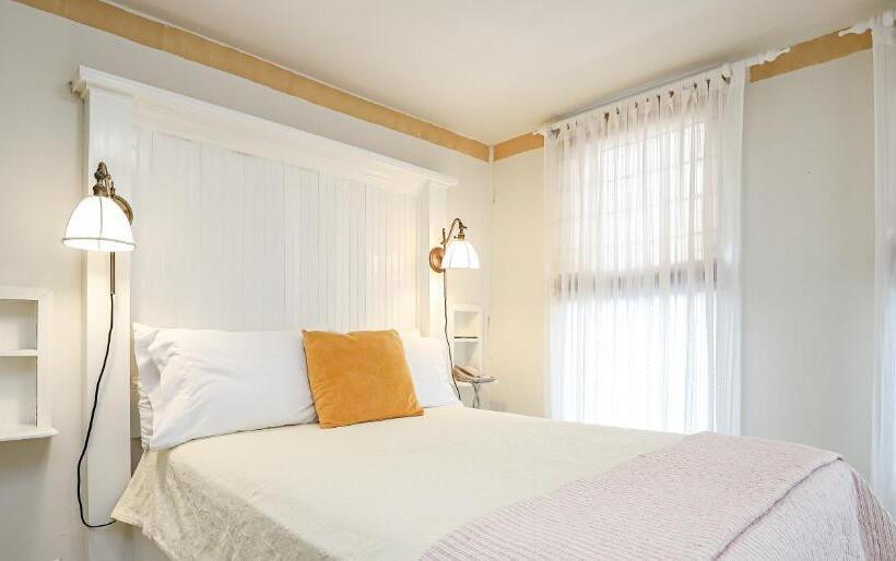 Номер Superior, The Charlotte Hotel & Restaurant