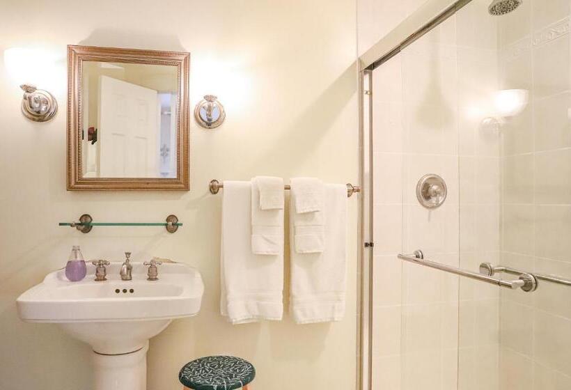 Номер Superior Кровать Кинг, The Charlotte Hotel & Restaurant