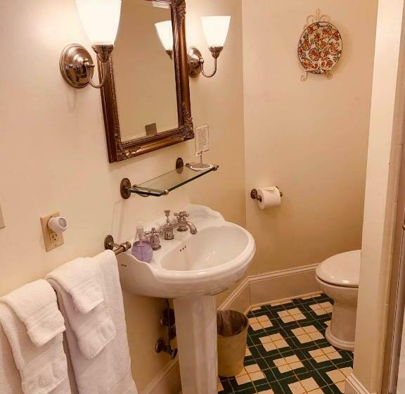 Номер Стандарт, The Charlotte Hotel & Restaurant