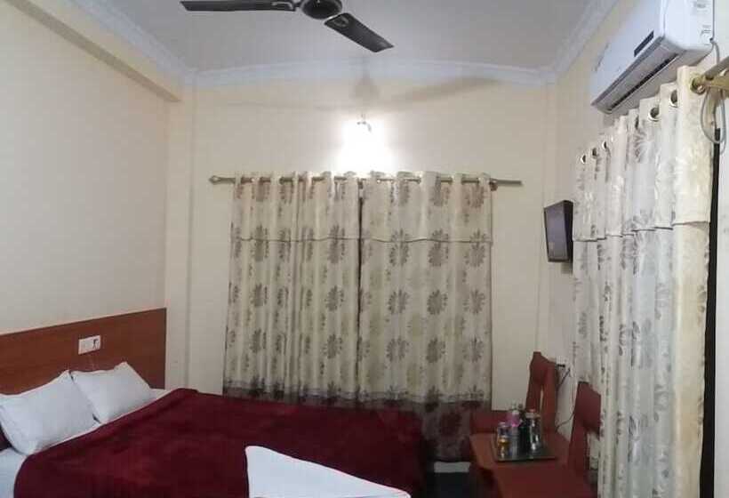 اتاق لوکس, Daisy Park