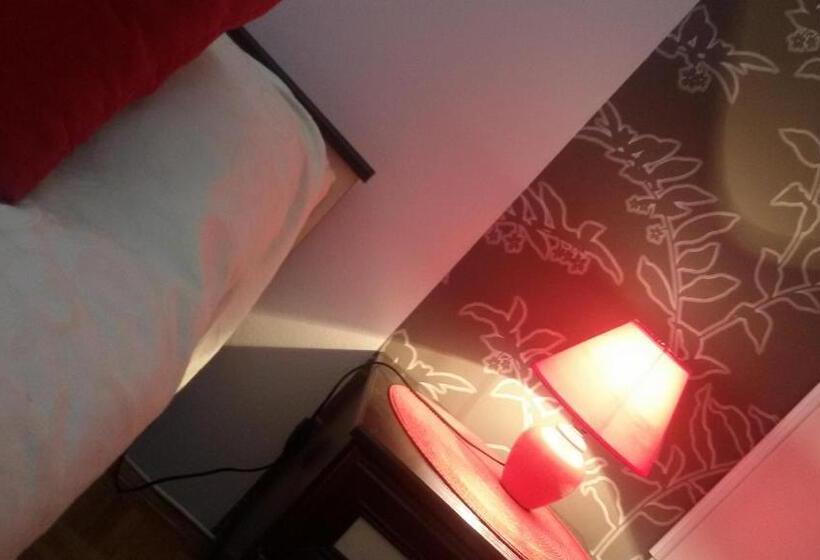 سوییت, Apartmani Rale Rooms