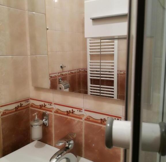 سوییت, Apartmani Rale Rooms