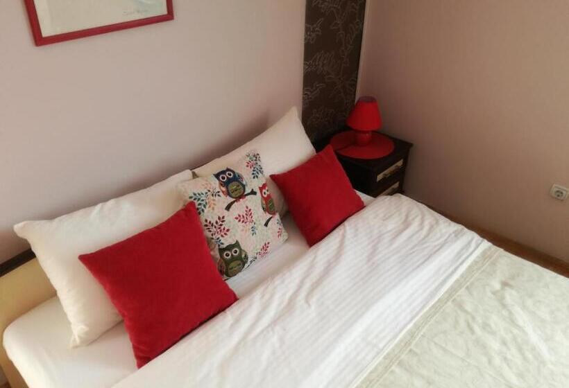 سوییت, Apartmani Rale Rooms