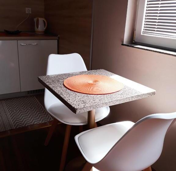 استودیوی استاندارد, Apartmani Rale Rooms