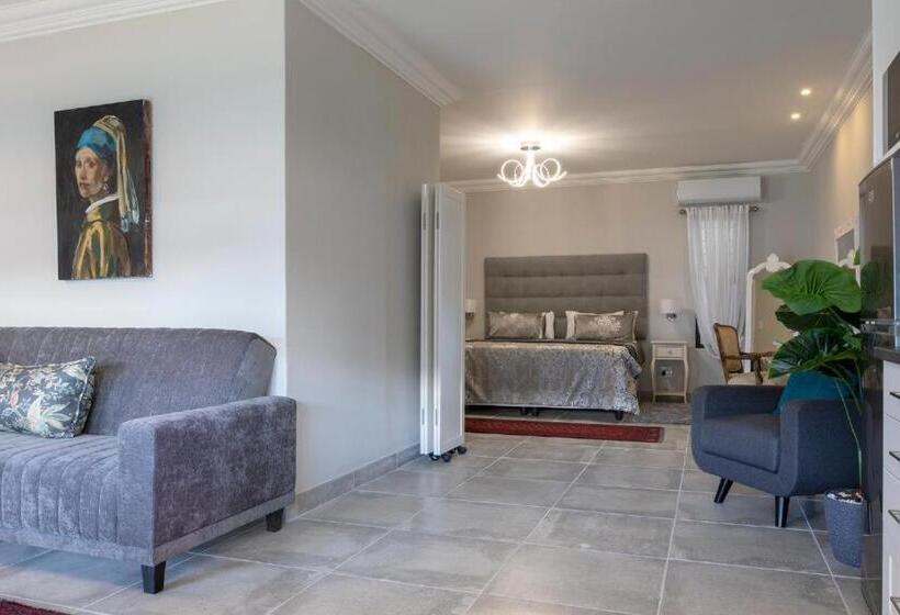 מיטת קינג בסוויטה, Arcangeli Wines