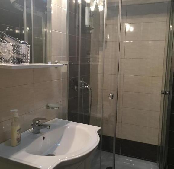 شقة غرفة واحدة, Casa Florea